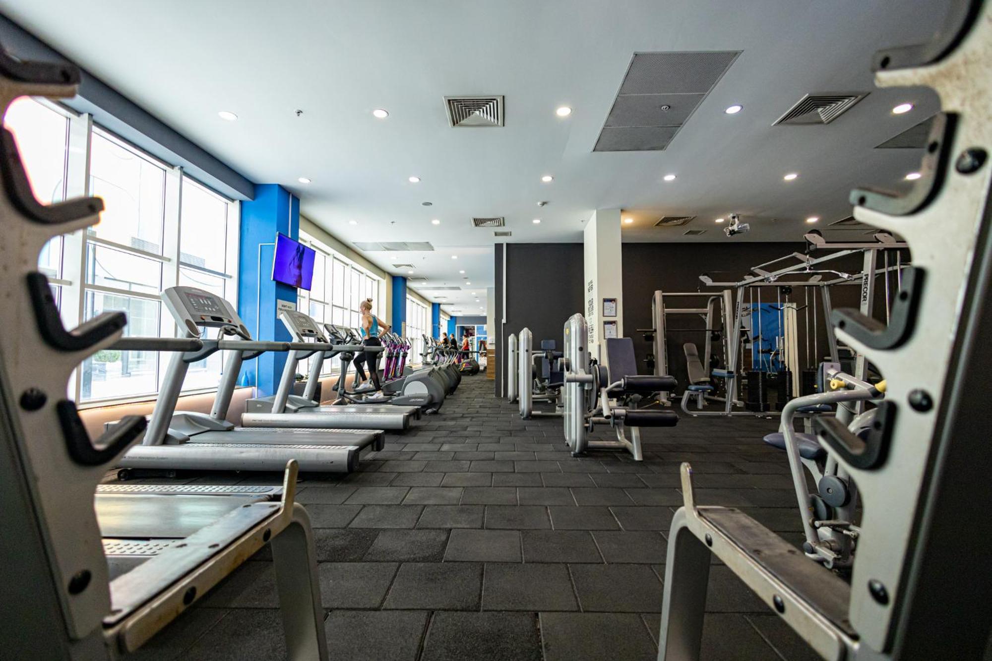 19Th & 18Th Floor Secure Apartments With Pool & Fitness & Parking Included In Price Skopje Exterior foto